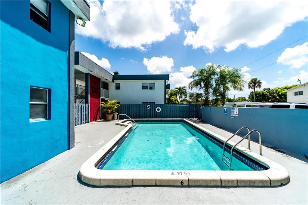 pool at Margate Tropical View Apartments