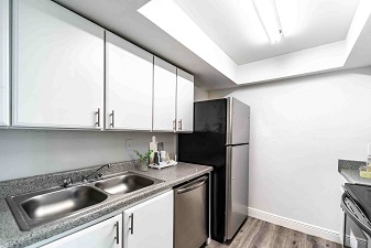 Rennovated kitchen at Red Bay apartments