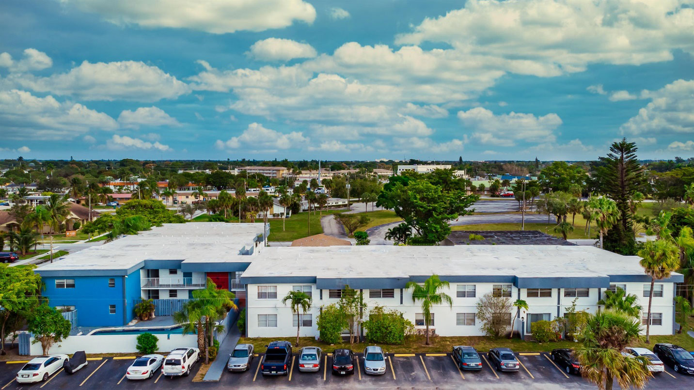 Margate Tropical View Apartments - Drone view