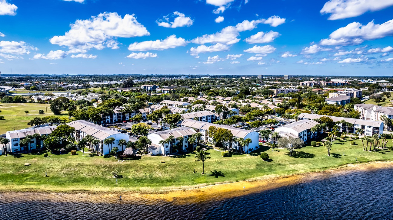 Bella Lago Vista - drone view