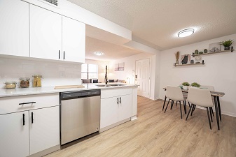 Kitchen and dining table at Northlake apartments Jacksonville